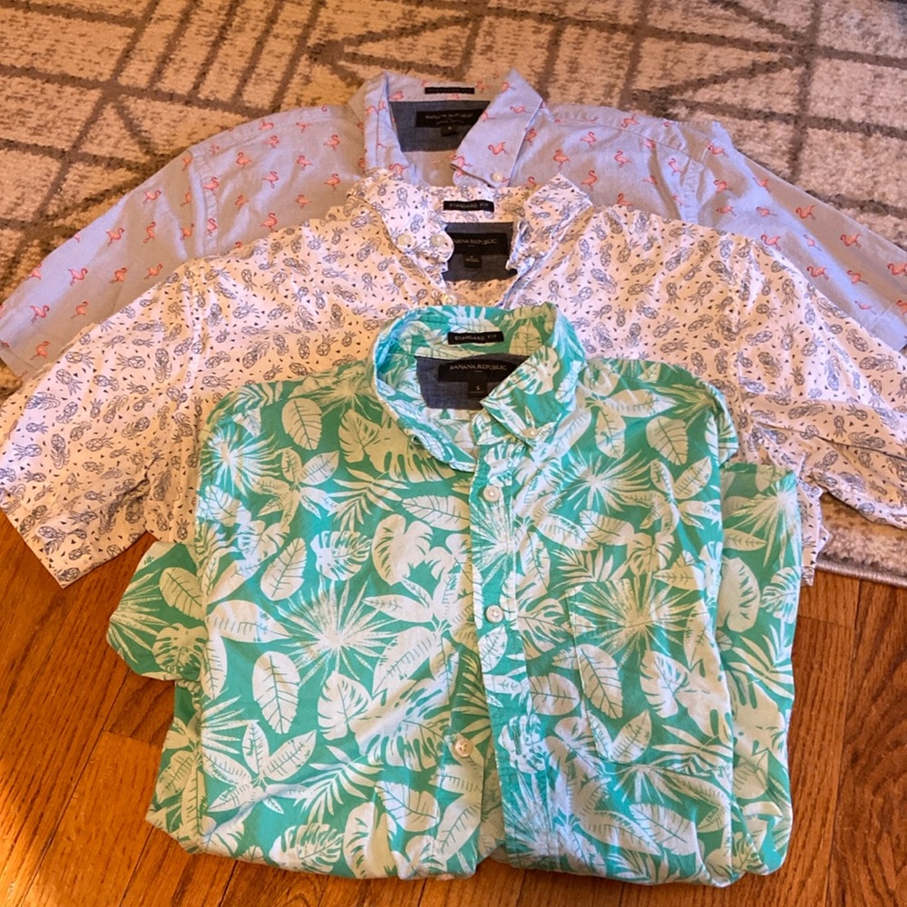 Bundle of 3 Banana Republic Factory Mens standard fit button down shirts.
